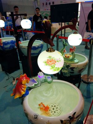 Bacia cerâmica chinesa dos peixes do teste padrão 520mm da peônia com lâmpada