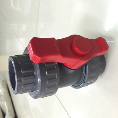 Válvula de bola preta da união do dobro do vermelho DN20 UPVC