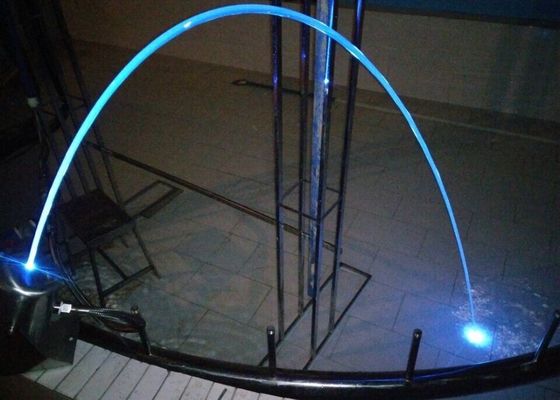 O diodo emissor de luz colorido interno de DMX ilumina jatos de salto do bocal laminar da fonte